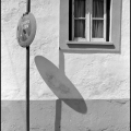 Strassenschild-mit-Schatten-Portugal