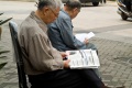 Zeitungsleser-Shanghai