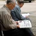 Zeitungsleser-Shanghai