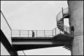 Hannover-Messe-Mann-auf-Bruecke_RLF2750